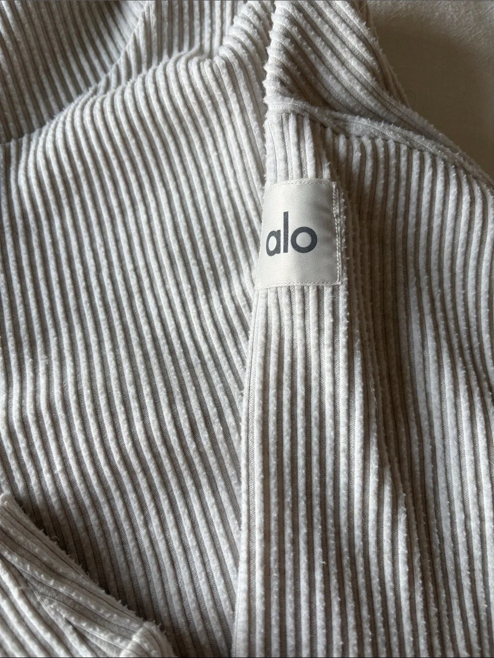 Alo Muse Ribbed Cropped Hoodie in Light Oatmeal Large